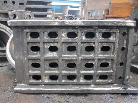 從熔煉到成型：大型鑄造廠對(duì)鑄鋼件墻板的生產(chǎn)工藝全解析