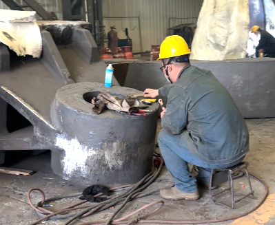 大型鑄鋼件的生產(chǎn)現(xiàn)場(chǎng)