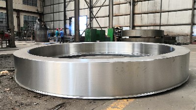 鑄鋼件廠家告訴你熱裂的鑄件如何預防和改善