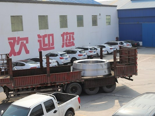 大型鑄鋼件輥套到底用來干啥？核心用途全盤點(diǎn)，騰飛鑄鋼告訴你