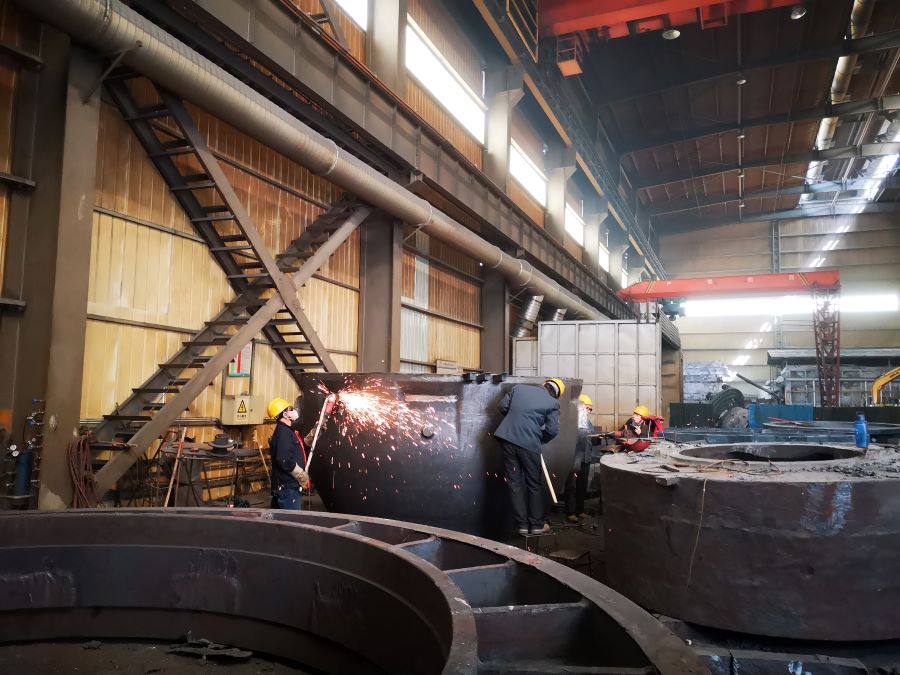 大型鑄鋼件打磨“卡殼”？騰飛鑄鋼來(lái)攻克