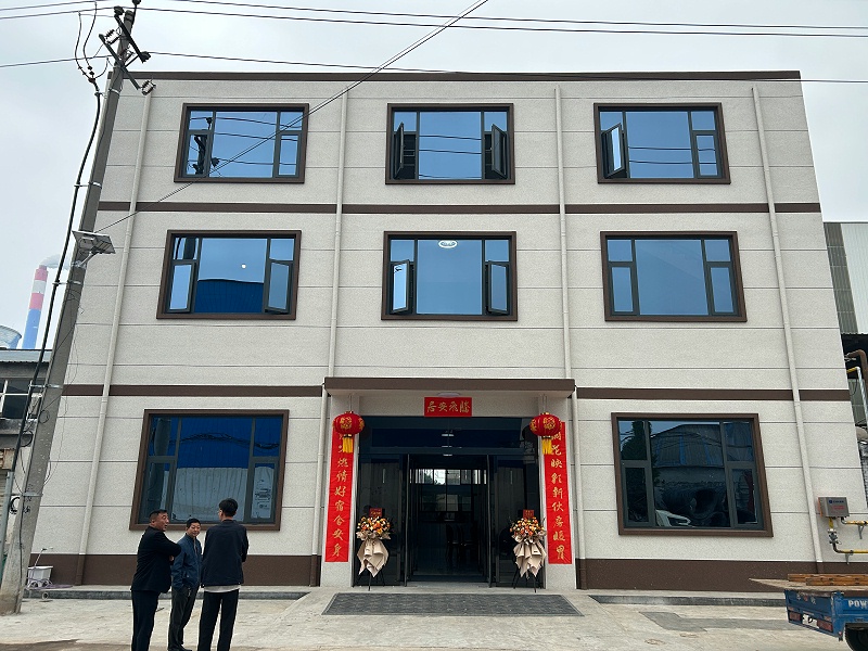 騰飛鑄鋼的三層生活樓