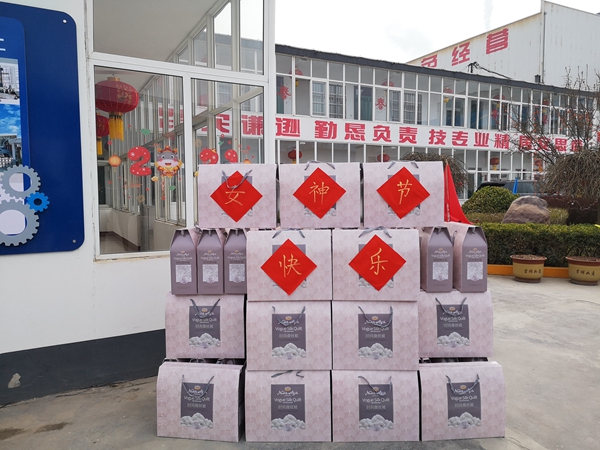 鑄鋼件廠家發(fā)放禮品